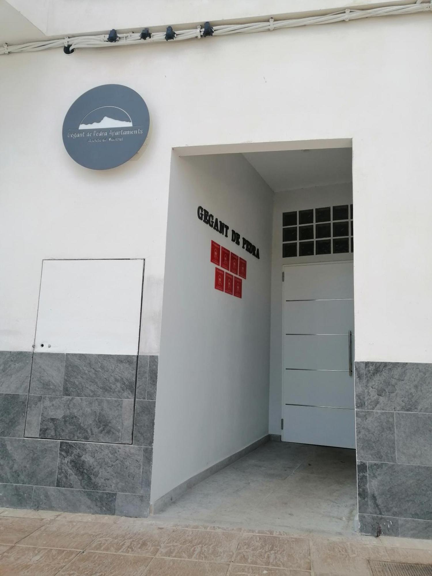 Gegant De Pedra Apartaments Adzaneta Kültér fotó